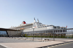 Queen Mary 2 Arrival to Dubai Harbour